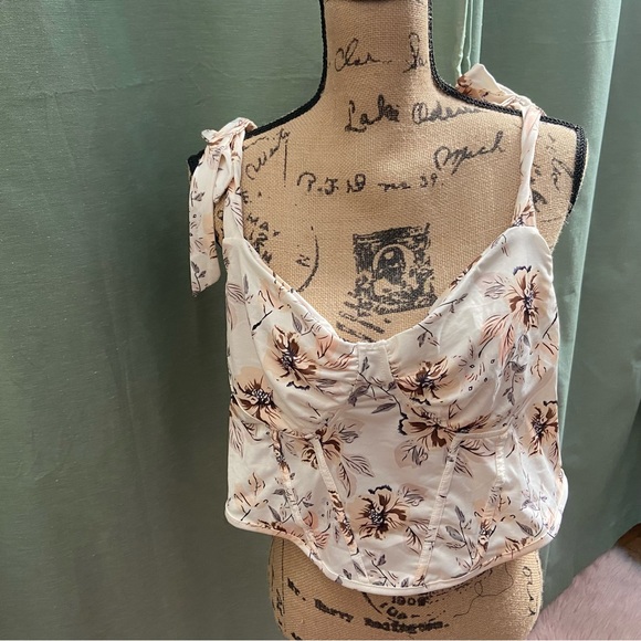 Faux corset tank - Picture 4 of 6